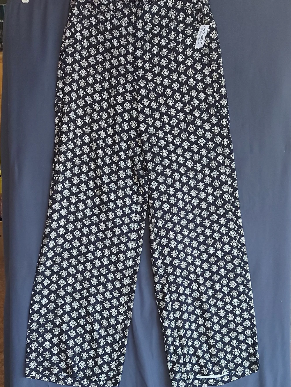 Old Navy Blue and White Printed Fabric Tag - Picture 6 of 7